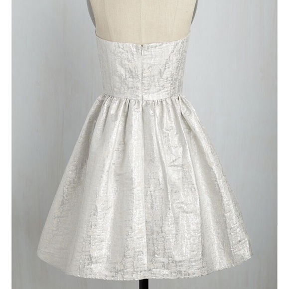 SOLD 🛑 ModCloth Silver A-line Dress with Pockets - NWOT - Picture 3 of 4